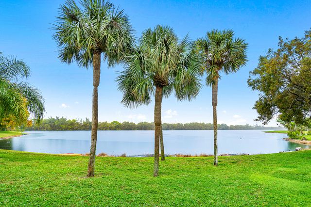 312 Liberty Court, Deerfield Beach, FL 33442