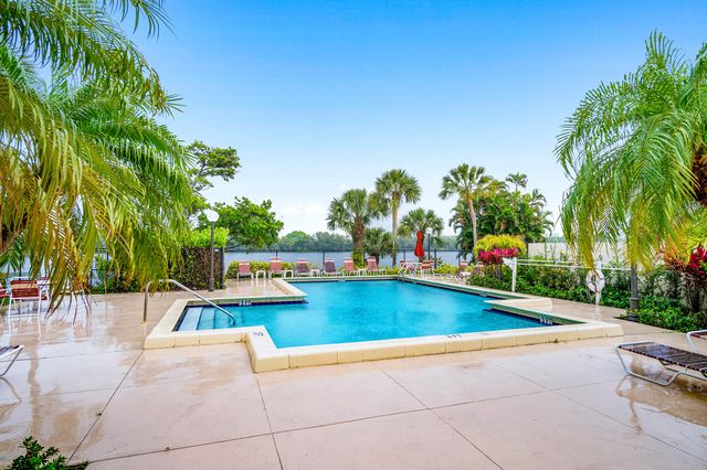 312 Liberty Court, Deerfield Beach, FL 33442