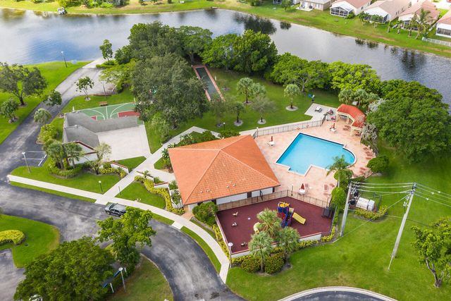 312 Liberty Court, Deerfield Beach, FL 33442