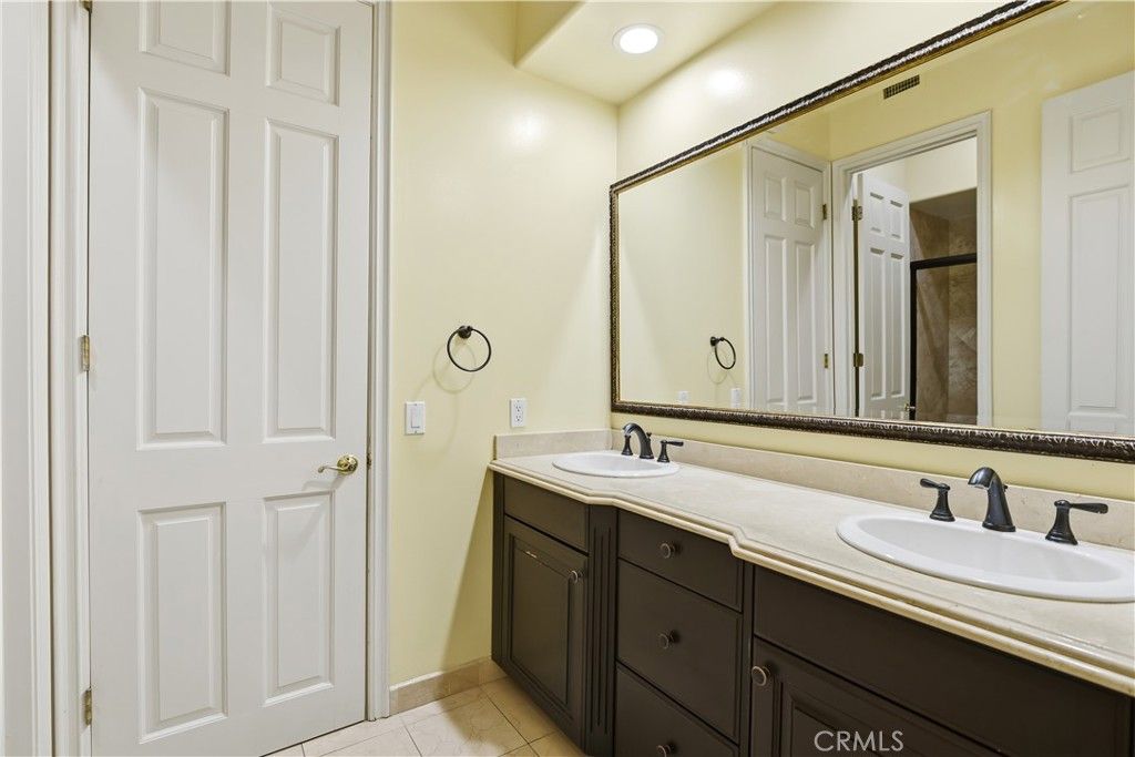 Image 17 of property listing at 25301 Prado De Los Arboles, Calabasas, CA 91302