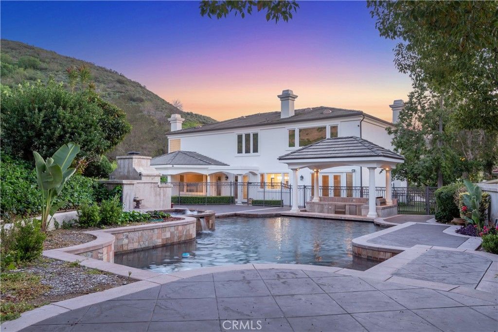 Image 18 of property listing at 25301 Prado De Los Arboles, Calabasas, CA 91302