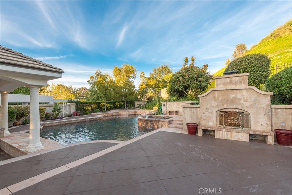 Image 19 of property listing at 25301 Prado De Los Arboles, Calabasas, CA 91302