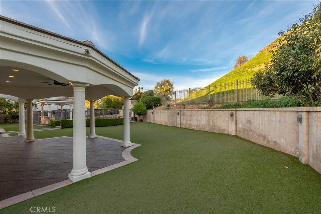 Image 20 of property listing at 25301 Prado De Los Arboles, Calabasas, CA 91302