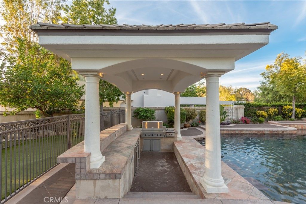 Image 21 of property listing at 25301 Prado De Los Arboles, Calabasas, CA 91302