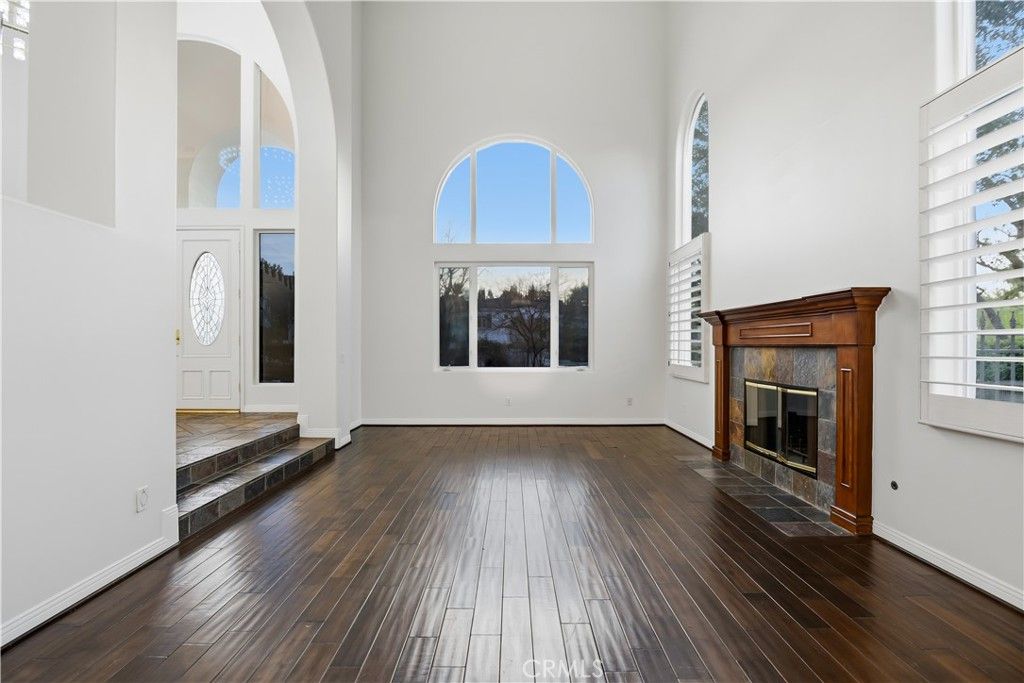 Image 5 of property listing at 25301 Prado De Los Arboles, Calabasas, CA 91302