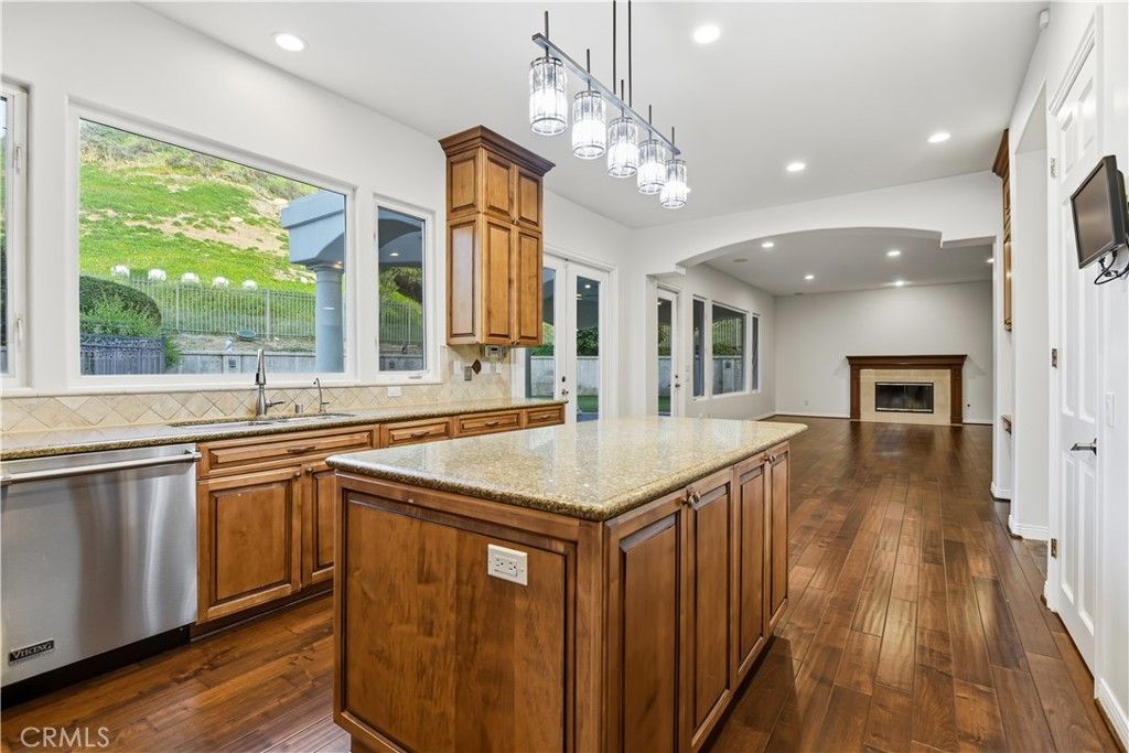 Image 8 of property listing at 25301 Prado De Los Arboles, Calabasas, CA 91302