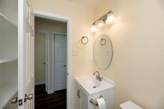 2610 Michigan Avenue, Dallas, TX 75216