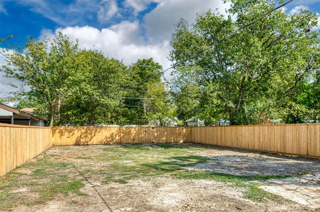 2610 Michigan Avenue, Dallas, TX 75216