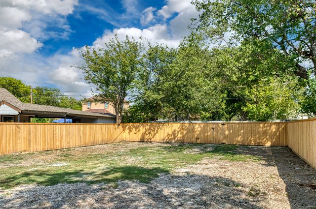 2610 Michigan Avenue, Dallas, TX 75216