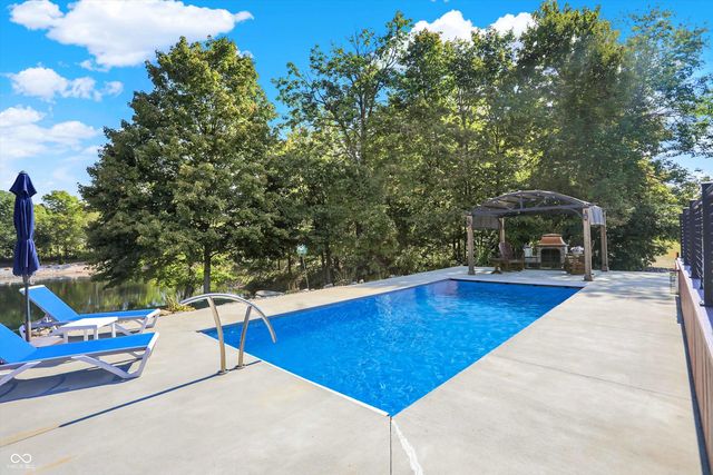 940 E County Road 825 N, Bainbridge, IN 46105
