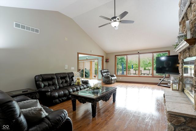 940 E County Road 825 N, Bainbridge, IN 46105