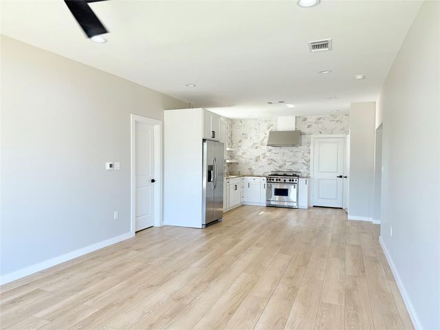 100 W Caskey ST, Florence, TX 76527