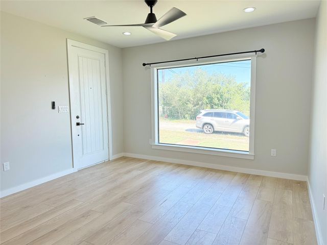 100 W Caskey ST, Florence, TX 76527