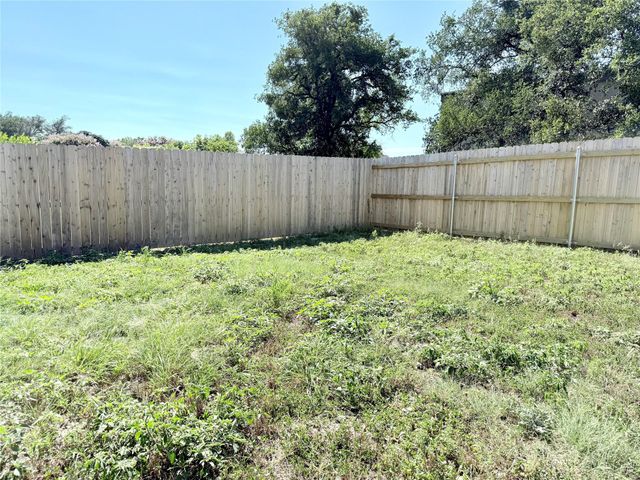 100 W Caskey ST, Florence, TX 76527