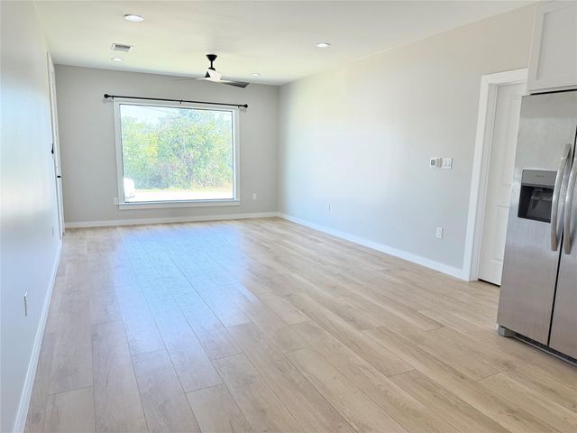 100 W Caskey ST, Florence, TX 76527