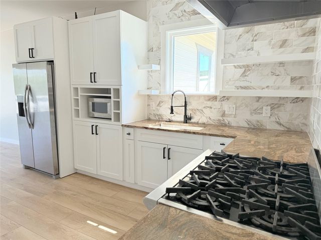 100 W Caskey ST, Florence, TX 76527