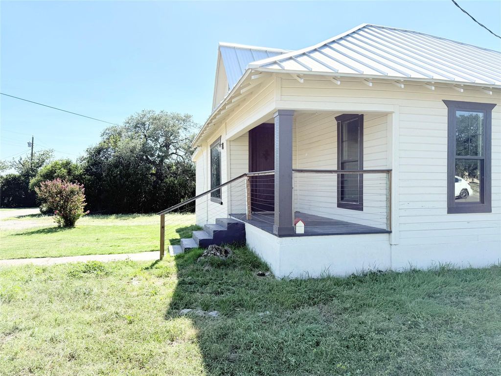 100 W Caskey ST, Florence, TX 76527