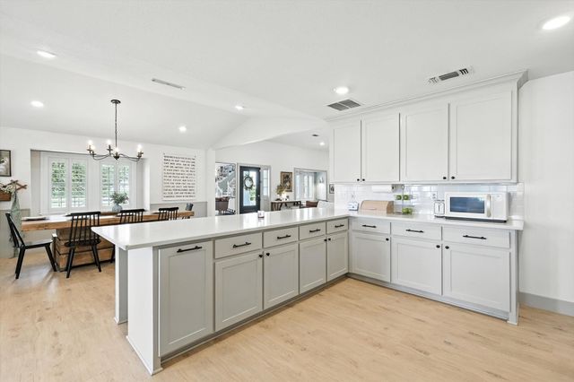 185 Quail Run Court, Decatur, TX 76234