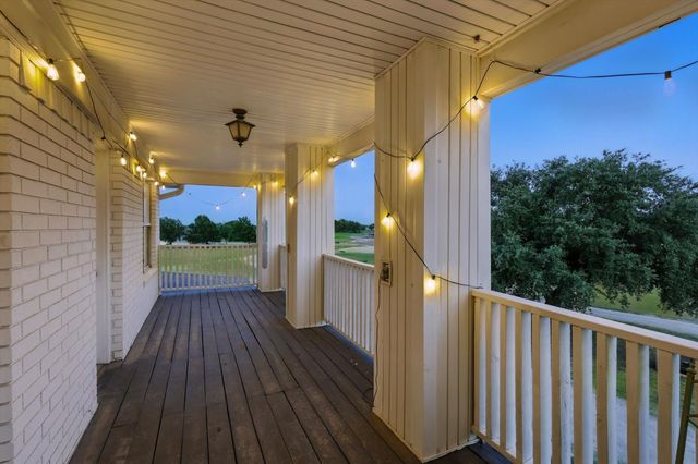 185 Quail Run Court, Decatur, TX 76234