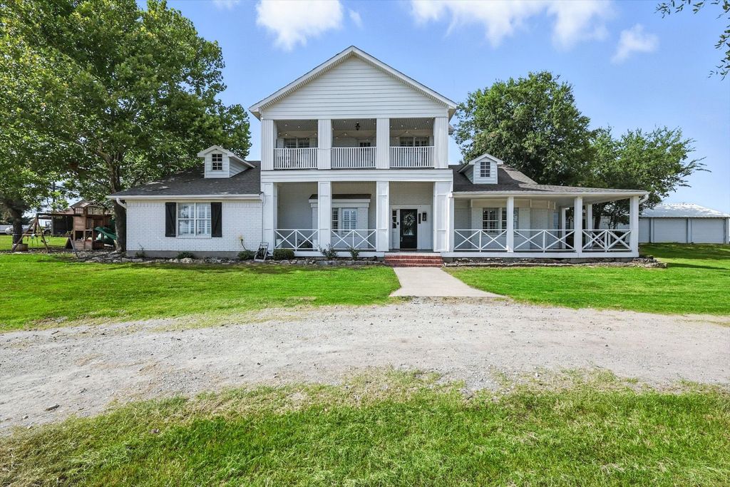 185 Quail Run Court, Decatur, TX 76234