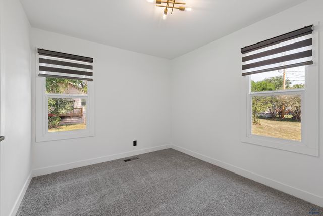 1232 E ST CHARLES, Rapid City, SD 57701