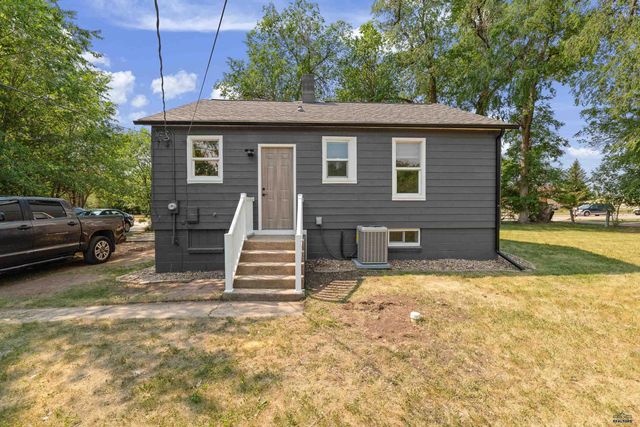 1232 E ST CHARLES, Rapid City, SD 57701
