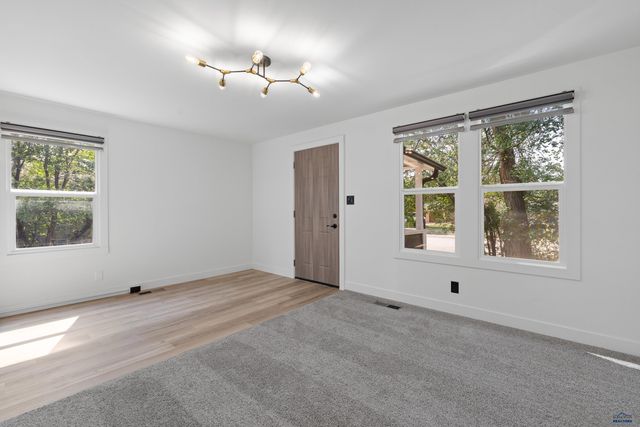1232 E ST CHARLES, Rapid City, SD 57701