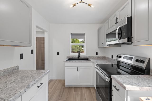 1232 E ST CHARLES, Rapid City, SD 57701