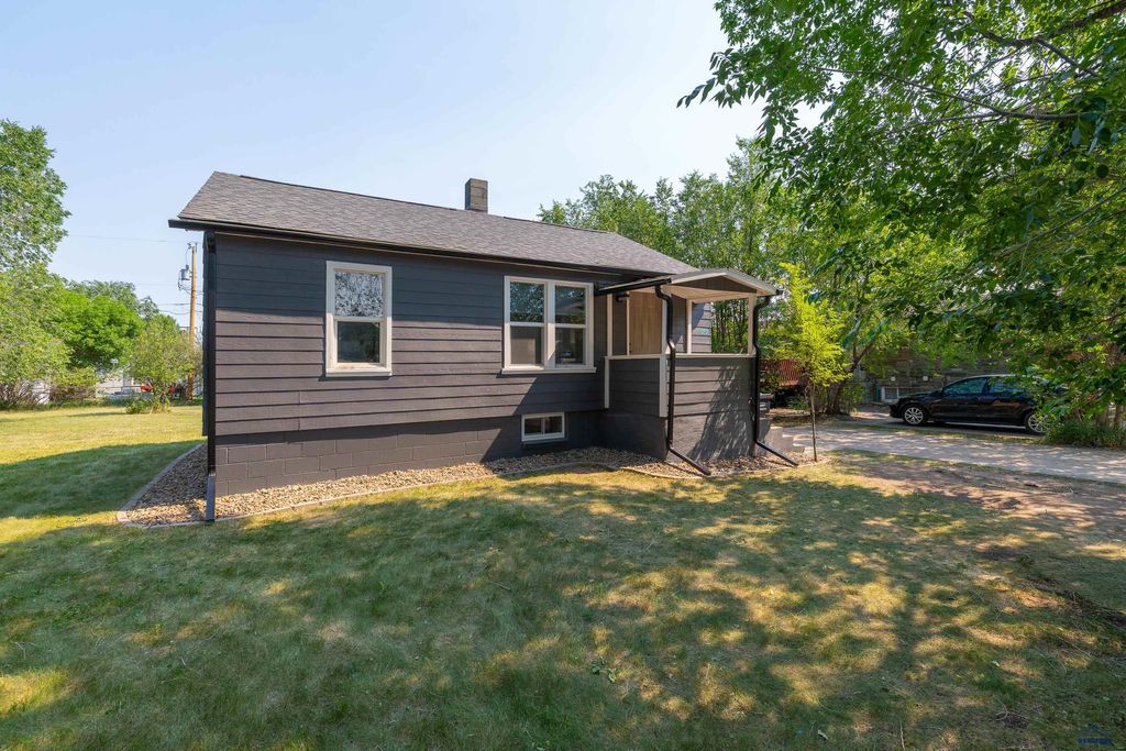 1232 E ST CHARLES, Rapid City, SD 57701