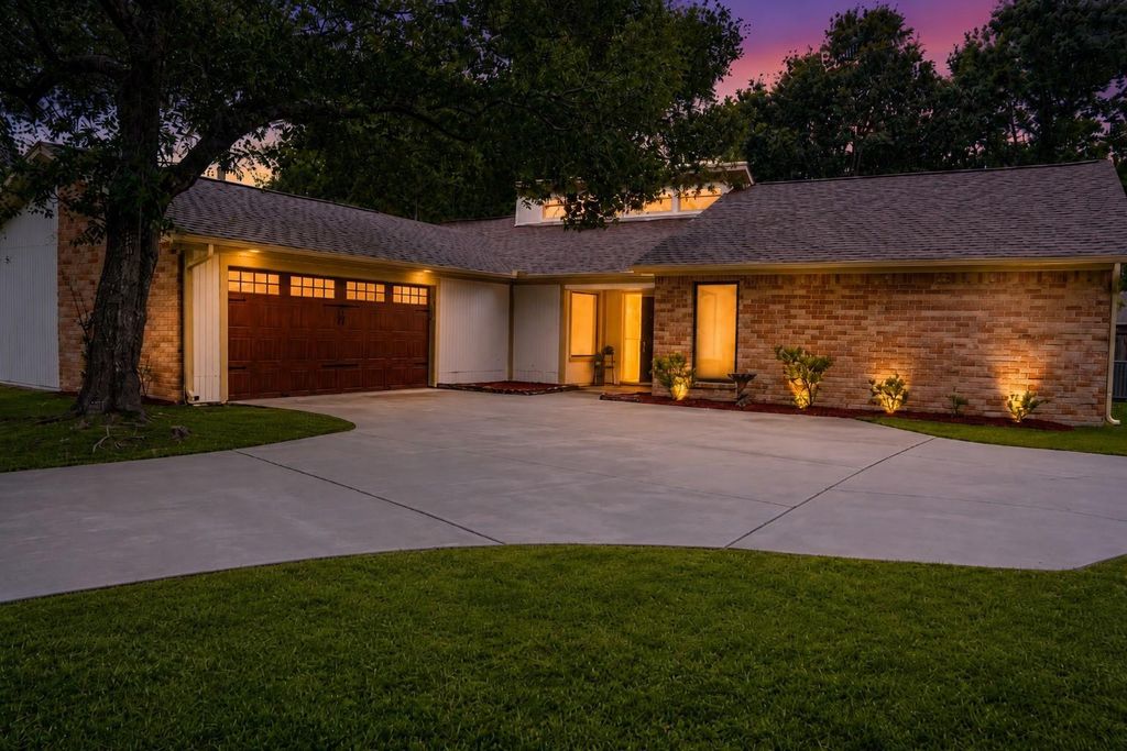 16411 Seven Waves Court, Crosby, TX 77532