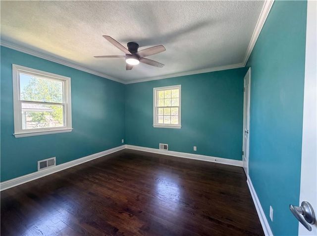 9716 Hardesty Avenue, Kansas City, MO 64137