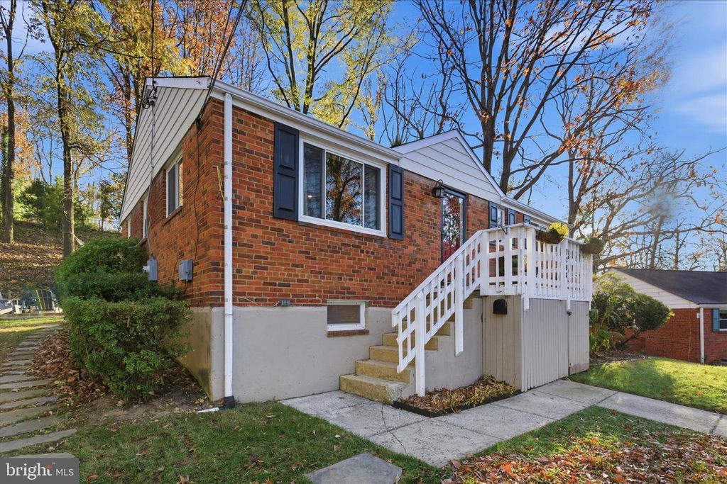 7203 ARTHUR DR, Falls Church, VA 22046