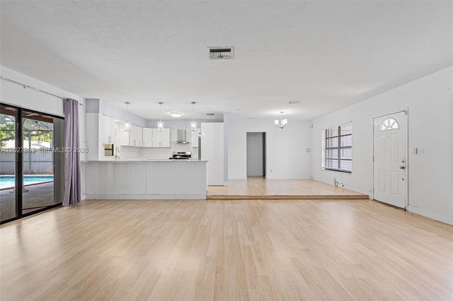 9110 Caribbean Blvd, Cutler Bay, FL 33157