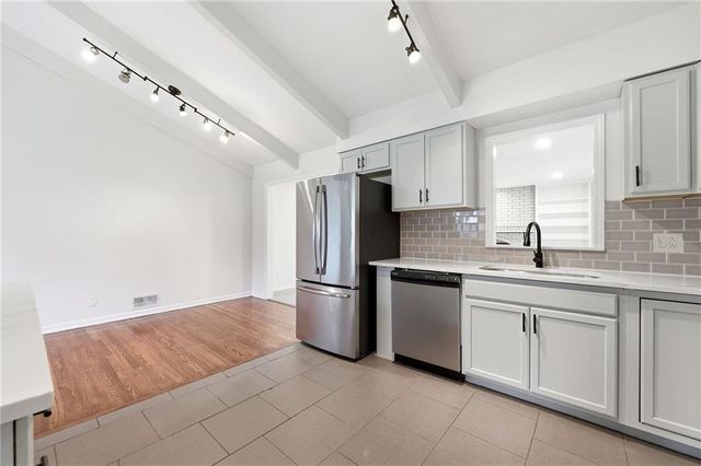 1702 NE Shady Lane Drive, Gladstone, MO 64118