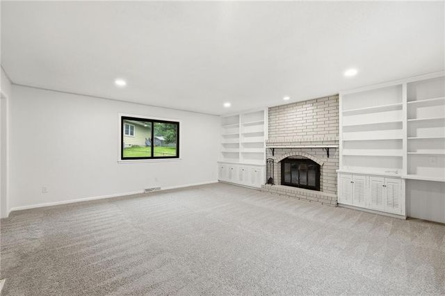 1702 NE Shady Lane Drive, Gladstone, MO 64118
