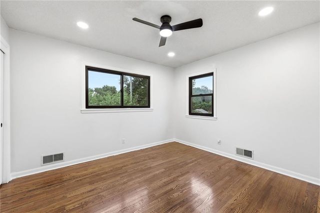 1702 NE Shady Lane Drive, Gladstone, MO 64118