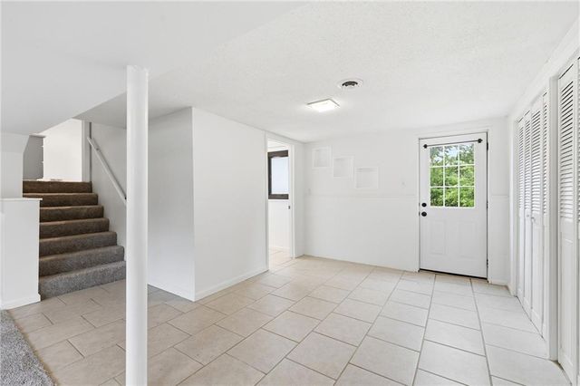1702 NE Shady Lane Drive, Gladstone, MO 64118