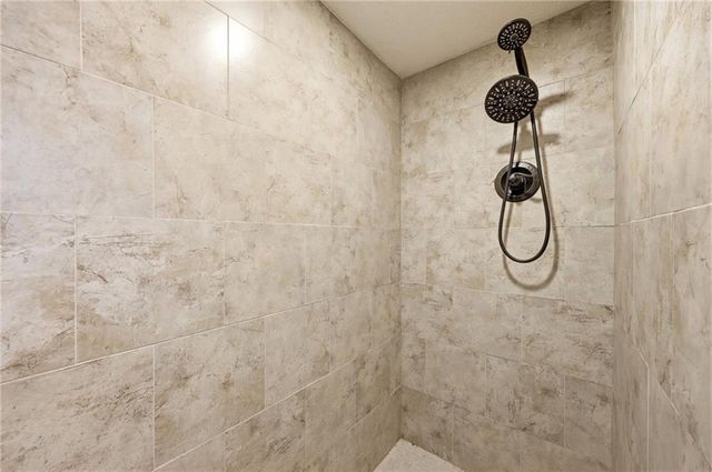 1702 NE Shady Lane Drive, Gladstone, MO 64118