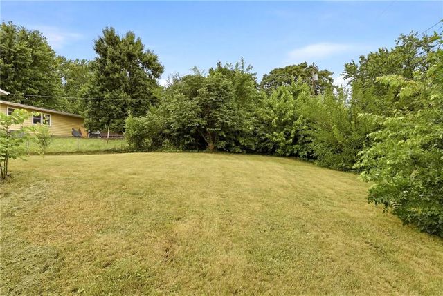 1702 NE Shady Lane Drive, Gladstone, MO 64118