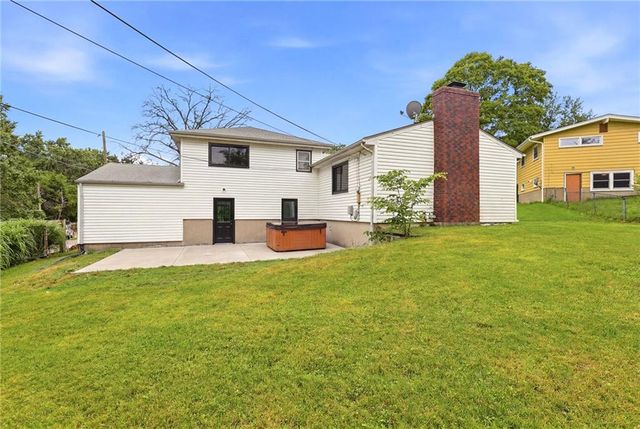 1702 NE Shady Lane Drive, Gladstone, MO 64118
