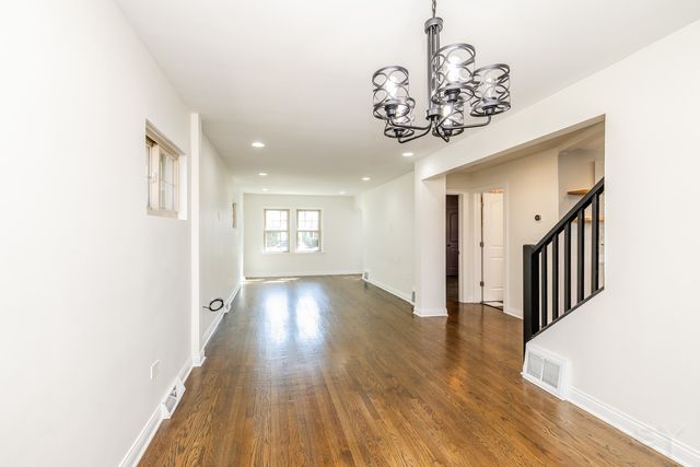 5548 S Kilbourn Avenue, Chicago, IL 60629