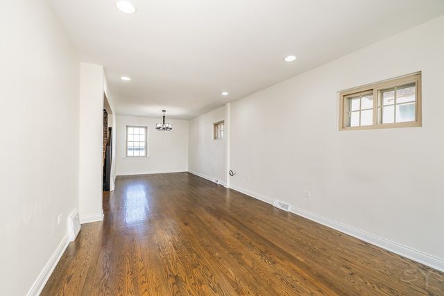 5548 S Kilbourn Avenue, Chicago, IL 60629