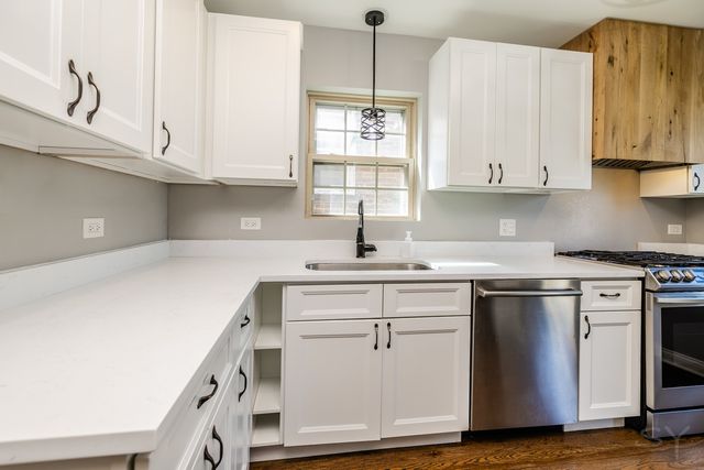 5548 S Kilbourn Avenue, Chicago, IL 60629