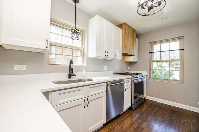 5548 S Kilbourn Avenue, Chicago, IL 60629