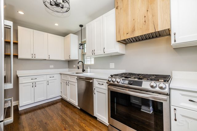 5548 S Kilbourn Avenue, Chicago, IL 60629