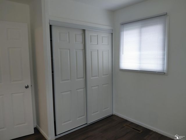 6849 Cornell St Street, Taylor, MI 48180