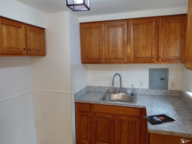 6849 Cornell St Street, Taylor, MI 48180