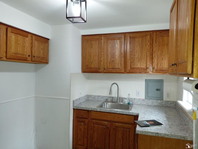 6849 Cornell St Street, Taylor, MI 48180