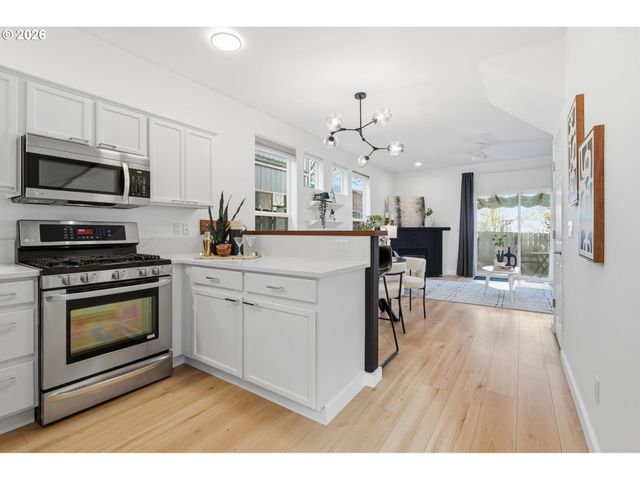 9459 N CALHOUN Ave, Portland, OR 97203