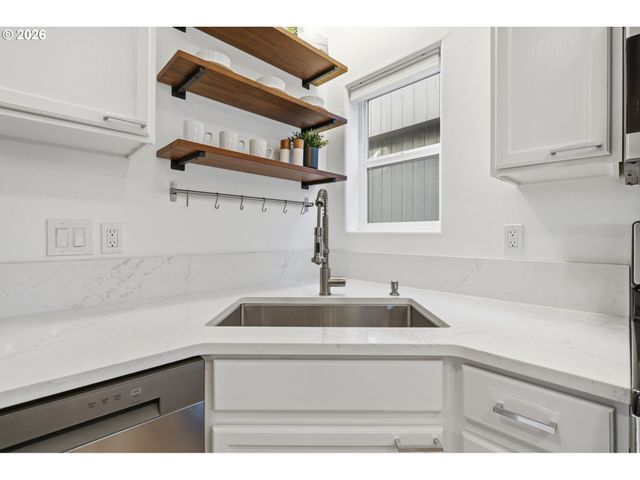 9459 N CALHOUN Ave, Portland, OR 97203